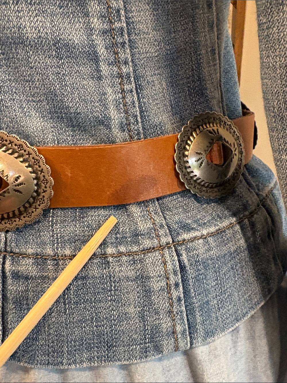 Vintage Brown Leather Skinny Concho Belt size Small - Picture 5 of 10